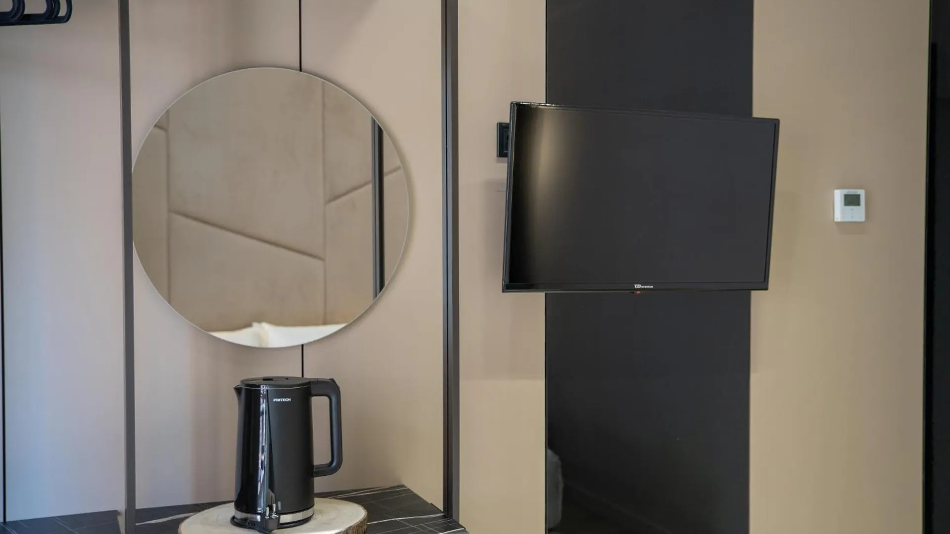 Hotel Mefolinkel Suits يوريت دي مار إسبانيا