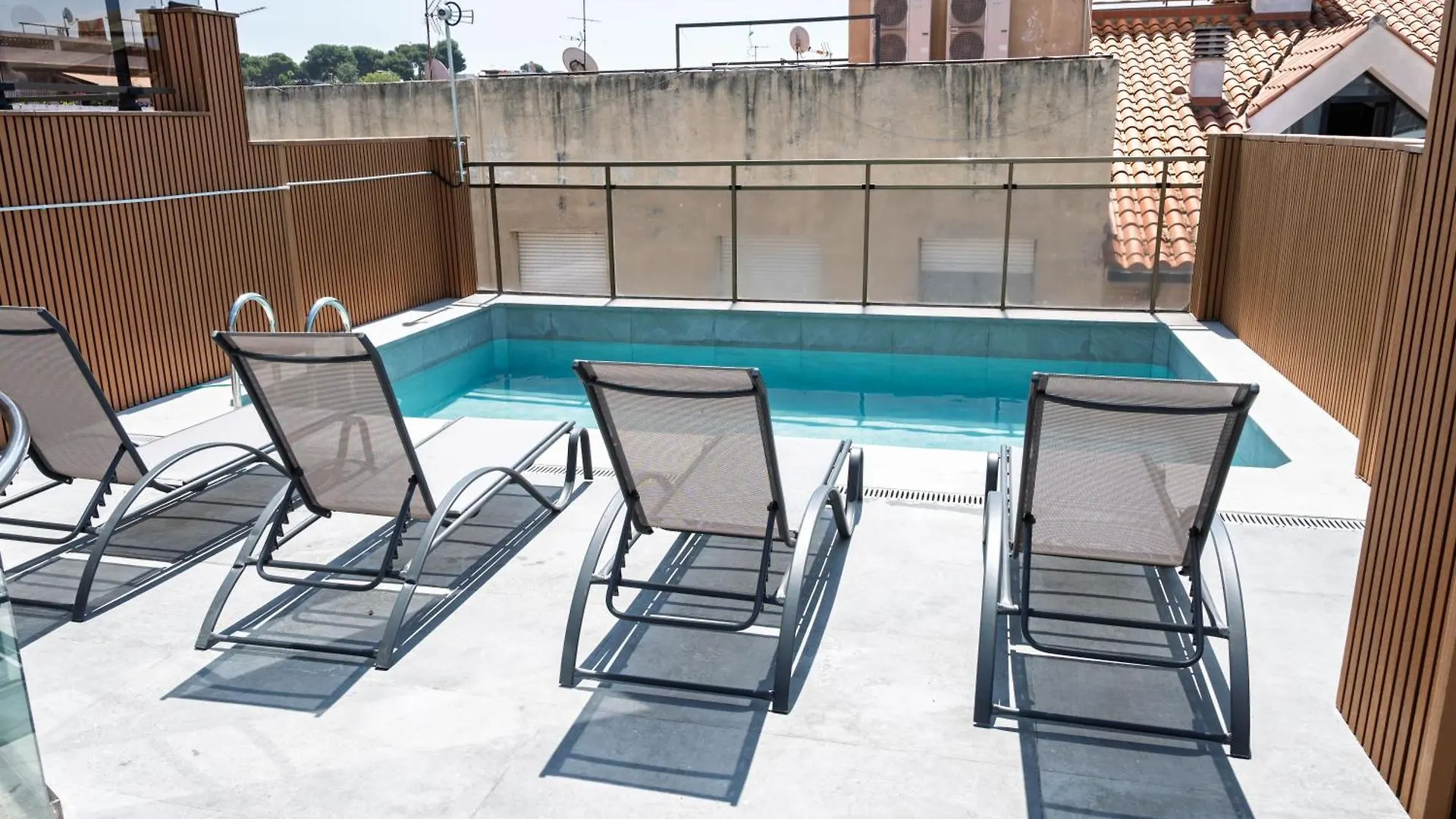 Hotel Mefolinkel Suits يوريت دي مار