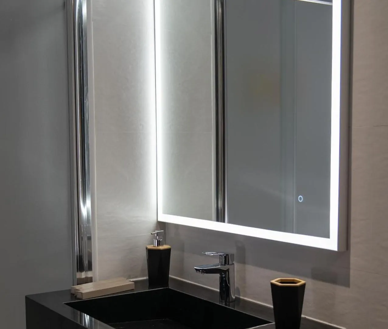 Hotel Mefolinkel Suits يوريت دي مار