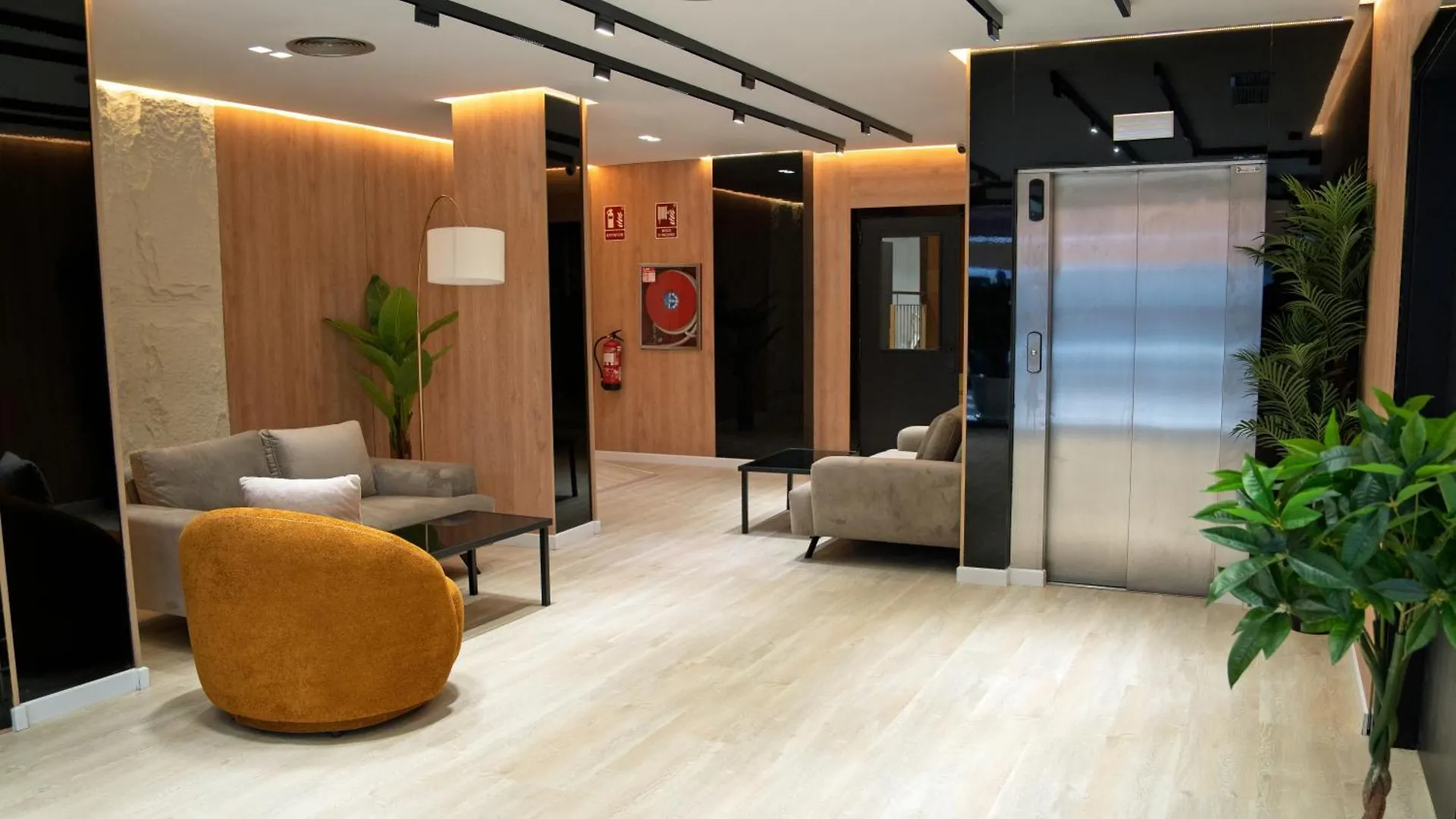 Hotel Mefolinkel Suits يوريت دي مار